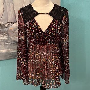 BCBGeneration Long Sleeve Floral Lace Top, size 4